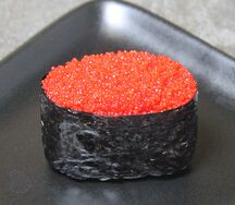Суши с икрой масаго