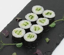 Мини-ролл с огурчиками