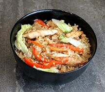Рис с курицей и овощами в соусе терияки