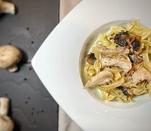 Феттуччине с курицей и грибами