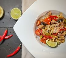 Лапша Удон с курицей и овощами