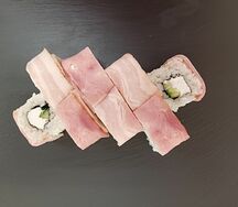 Ролл с беконом