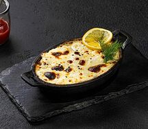 Запеченный рис с шпинатом и лососем