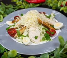 Салат Цезарь с куриным филе