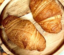 Круассан с карамельной начинкой