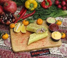Мини-шаурма с курицей в сырном лаваше