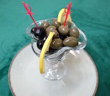 Маслины и оливки