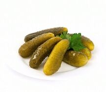 Соленые бочковые огурчики