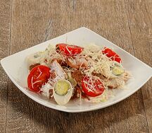 Салат Цезарь с курицей