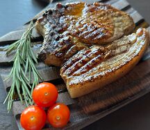 Корейка из свинины на косточке