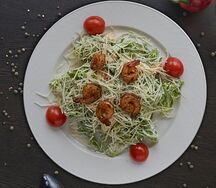 Салат Цезарь с креветками