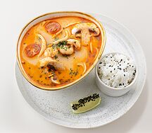 Том ям с морепродуктами и кокосовым молоком