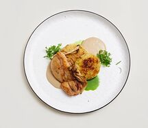 Хашбраун с бедром цыпленка и грибным соусом