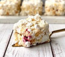 Пирожное Миндальное с малиной