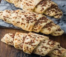 Круассан с шоколадом и фундуком