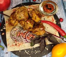 Шашлычок из cвинoй шейки с соусом сацебели на лаваше