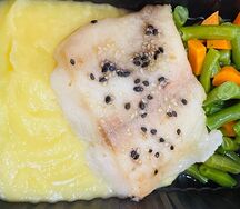 Рыба запеченная с картофельным пюре и стручковой фасолью