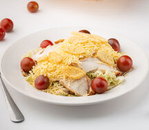 Салат Цезарь с курицей