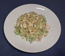 Салат с курицей и ананасами