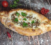 Аджарский хачапури с мясом и сыром