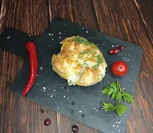 Картофель на гриле с соусом тар-тар и запеченным сыром