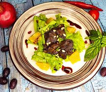 Салат апельсиновый с куриной печенью