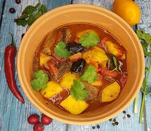 Чанахи из телятинки с овощами, чили-перцем и гранатом