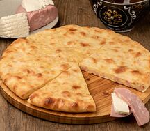 Осетинский пирог с ветчиной и сыром