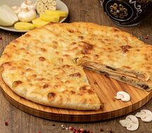 Осетинский пирог с картошкой, грибами и жареным луком