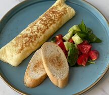 Омлет с моцареллой и курицей