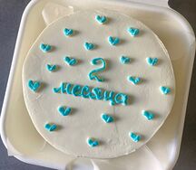 Бенто-торт на месяц ребенку с голубой надписью