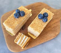 Пирожное Медовик