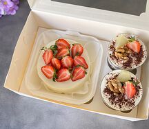 Бенто-торт с клубникой и 2 трайфла Панчо