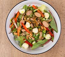 Салат с жареной говядиной и каперсами