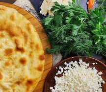 Пирог с творогом, сыром и зеленью