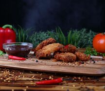 Куриное филе в панировке с соусом