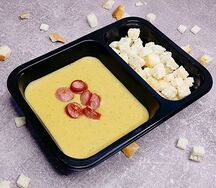 Гороховый крем-суп с копчеными колбасками и гренками (средний)