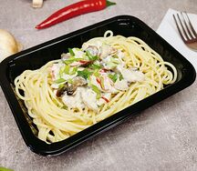 Паста с курицей и грибами в сливочном соусе средняя