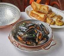 Мидии в соусе голубой сыр