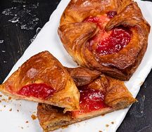 Баркетта с малиной и творожным кремом