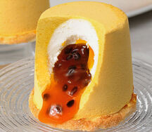 Пирожное Манго-маракуйя