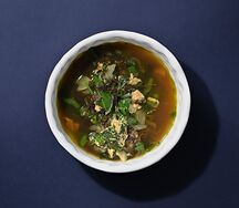 Зеленый суп с щавелем и шпинатом