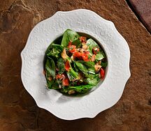 Мангал-салат со шпинатом