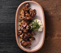 Мясной шароц с теплыми баклажанами