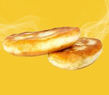 Жареный пирожок с капустой