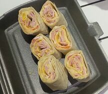 Роллы с сыром и ветчиной