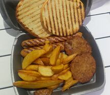 БигЛанч с котлетой, сосиской и картошечкой