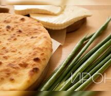 Пирог с сыром и зеленым луком