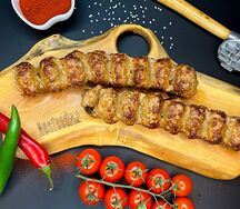 Люля-кебаб из свинины и говядины в лаваше