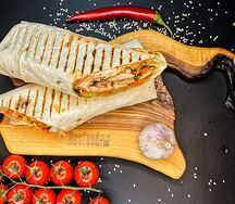 Шаурма на углях с курицей